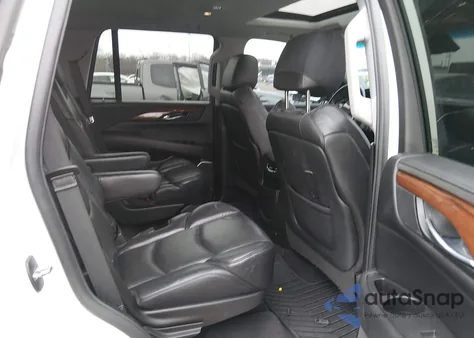 2019 Cadillac Escalade Luxury z USA, uszkodzony, nr VIN 1GYS4BKJ2KR221753